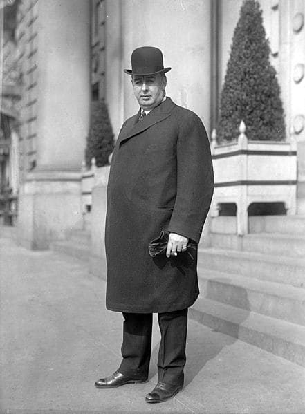 William Hale Thompson (above) was Chicago’s mayor from 1915 to 1931 with a break of four years in the middle. “Big Bill,” as he was known, was in a tight alliance with Al Capone and has been described as one of America’s most corrupt mayors.