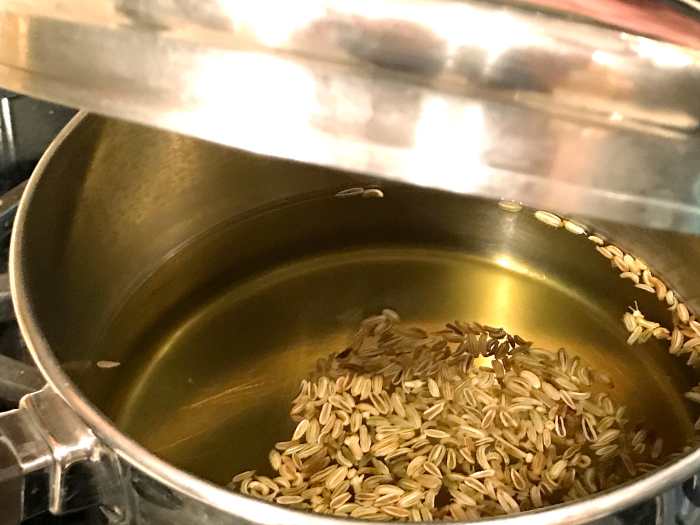 Couvrez le pot avec un couvercle et laissez le thé refroidir à température ambiante avant de le boire.