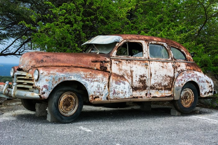 Old rusted car, the likes of which Ed Wilson likes to incorporate into his art.