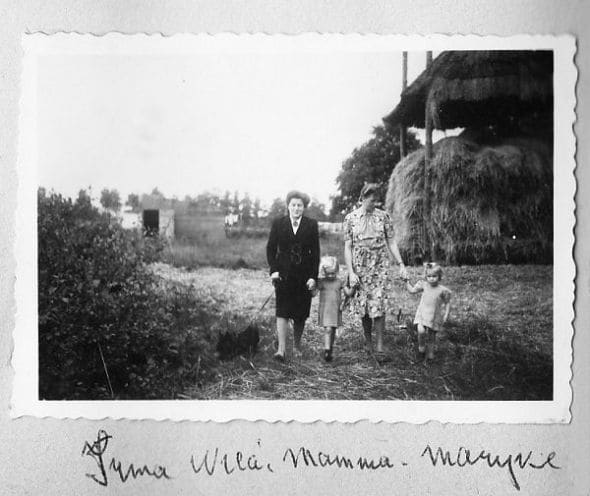 1943 Jewisch girl Irma, my Mom Muys Schram de Jong and daughters Wiea and Marijke. I wasn't born yet.