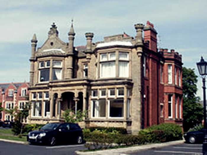 This was the main building of my old school, which was housed in a large mansion dating from the 19th century.