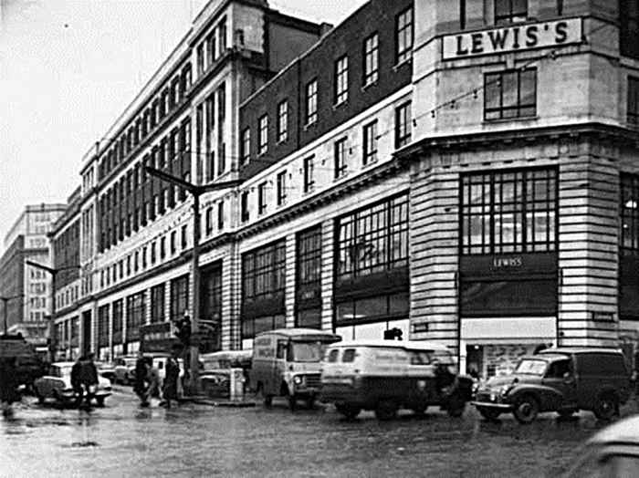 Lewis's department store in Leeds. Designed by architects Atkinson and Shaw and opened on 17 September 1932, it traded there until its eventual closure in 1991.