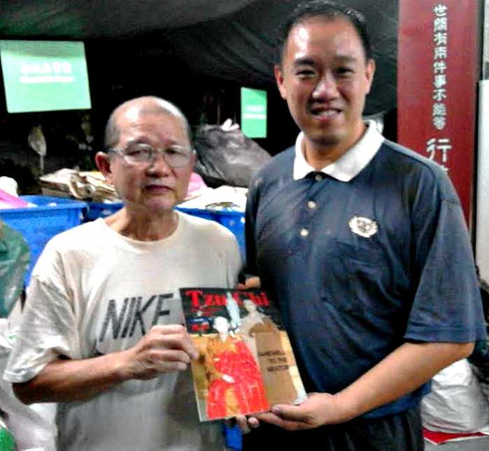 Tzu Chi Brother Edwin Khoo and Good Guy with the magazine he gave me. Photo taken on Nov 14, 2016
