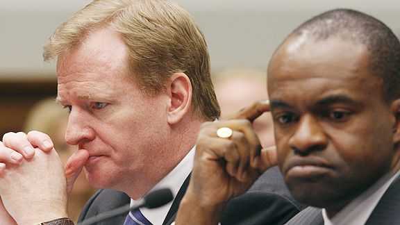 Commissioner Roger Goodell and NFLPA President DeMaurice Smith in 2011. 