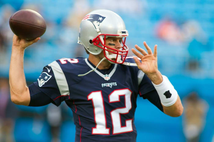 Tom Brady's handspan measures 9.38 inches, which is pretty average for his height (contrary to popular belief).