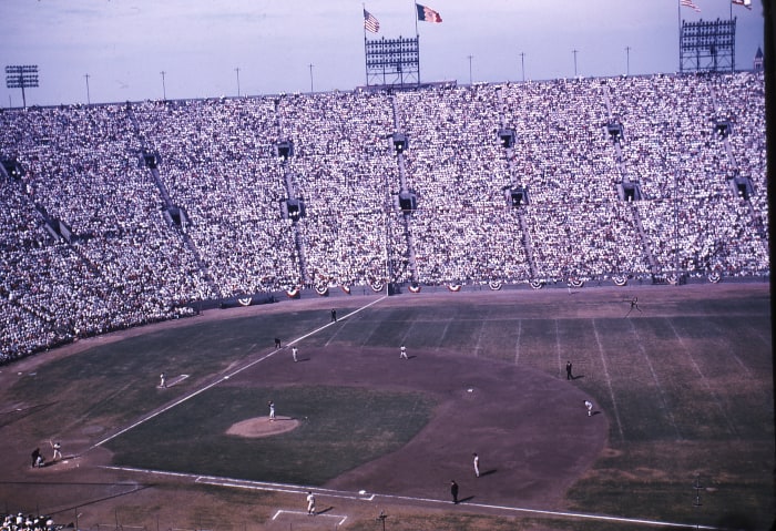 Don Drysdale's pitching helped the Dodgers take a 2-1 lead in the 1959 World Series before Game 4 (pictured above).