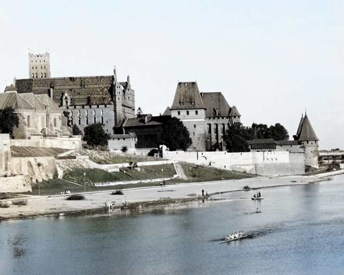 In contrast with the architectural scene above, the algorithm's results with this historic view in Poland were disappointing.