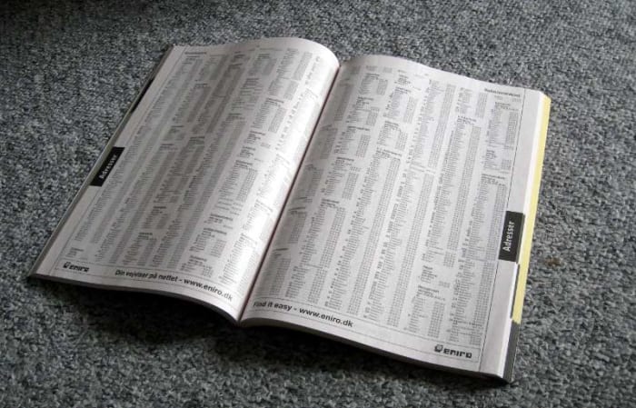 Giving your article a clear and specific title is a lot like making your business easy to find in a phone book by putting it in the proper section.