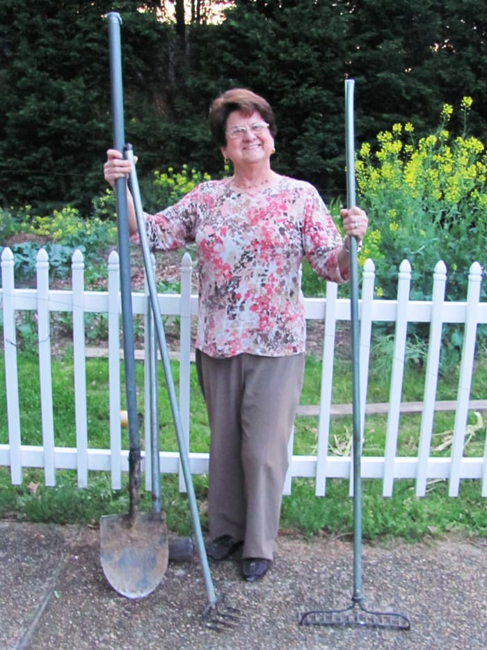 Short lady, long-handled yard tools. My mom is not a Frugal Engineer herself, but she plays along. These refurbished yard tools are a bit tall and heavy for her, but no matter.