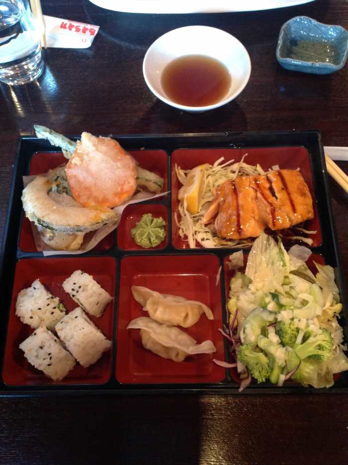Grilled salmon, gyoza, tempura and more... Delicious!