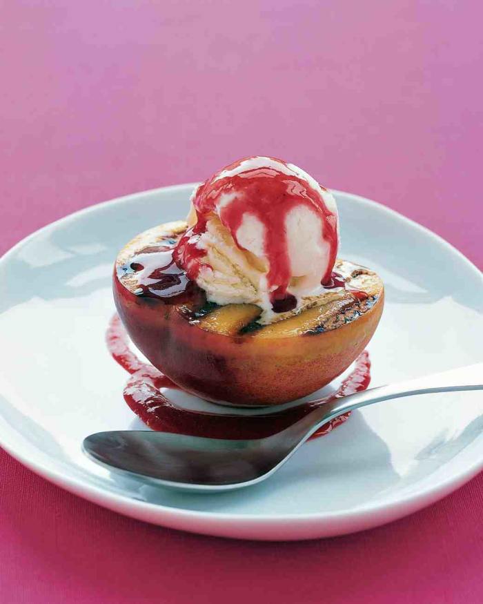 Peach Melba with Raspberry Sauce