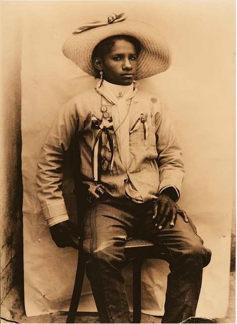 Colonel Carmen Amelia Robles Avila, an Afro Mexican woman who was a leader in the Mexican Revolution. She fought alongside Emiliano Zapata. Legend has it that she participated in many battles and that she would shoot her pistol with her right hand an