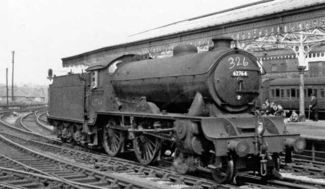 D49/2 '62764 'The Garth' of Scarborough mpd passes tender first along the through lines to York North (50A) for replenishment (coal & water). The whole class was built at Darlington Works to Gresley's designs in the 1920s