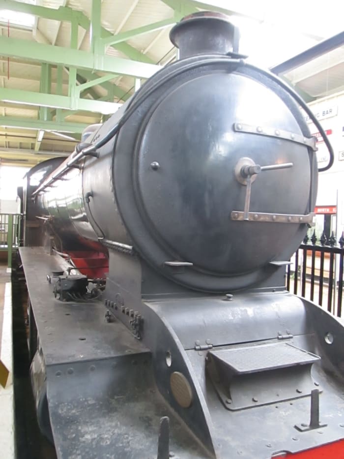 North Eastern Railway Locomotive Superintendent Vincent Raven designed the Class T3 0-8-0 heavy freight locomotive as a successor to his Class T2. They were re-classified Q7 and Q6, although the earlier class outlasted their successors by five years.