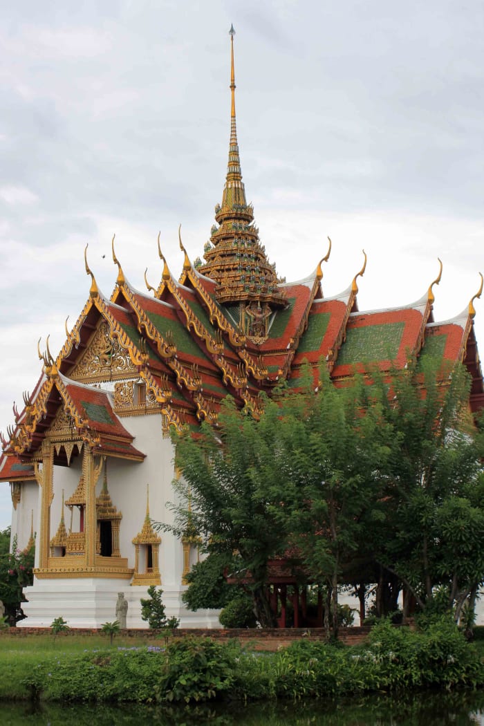 Dusit Maha Prasat Palace. The original of this lovely building will have been seen by many in the Grand Palace in Bangkok (This palace is also depicted at the top of this page)