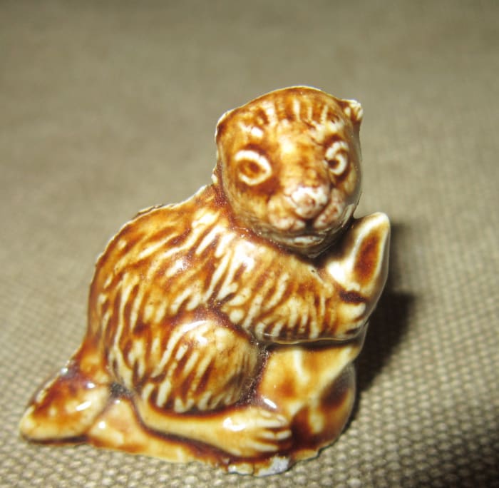 This neutral-toned, animal miniature is a classic piece from Wade Whimsies (as they used to be known).