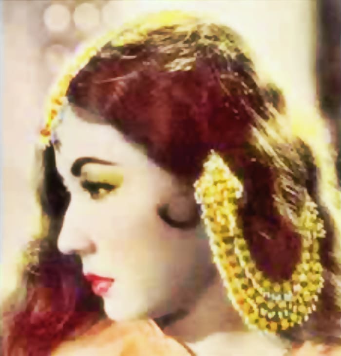 Meena Kumari in Pakeezah : This number is one of the large number od thumris recorded for this movie