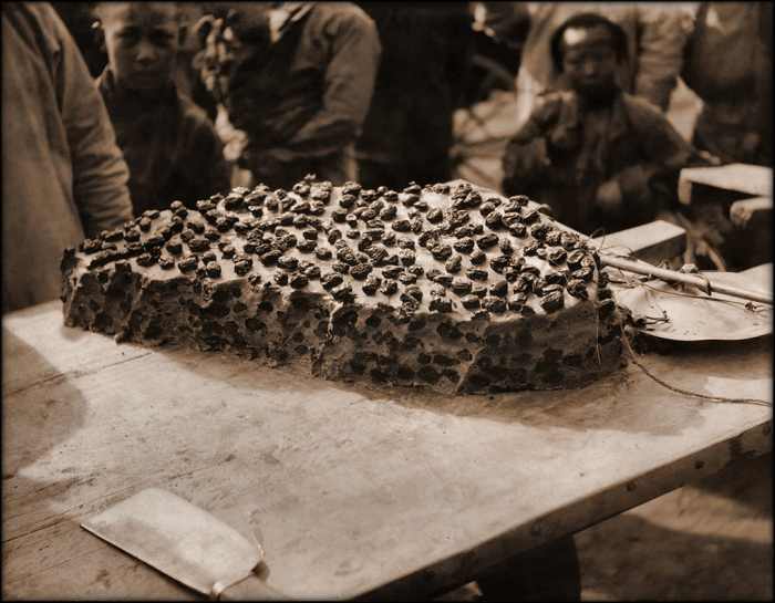 a cake of millet and jujubes which was a delicacy for the peasants and coolies in China. For 2 0r 3 coppers they got a nice fat slice.