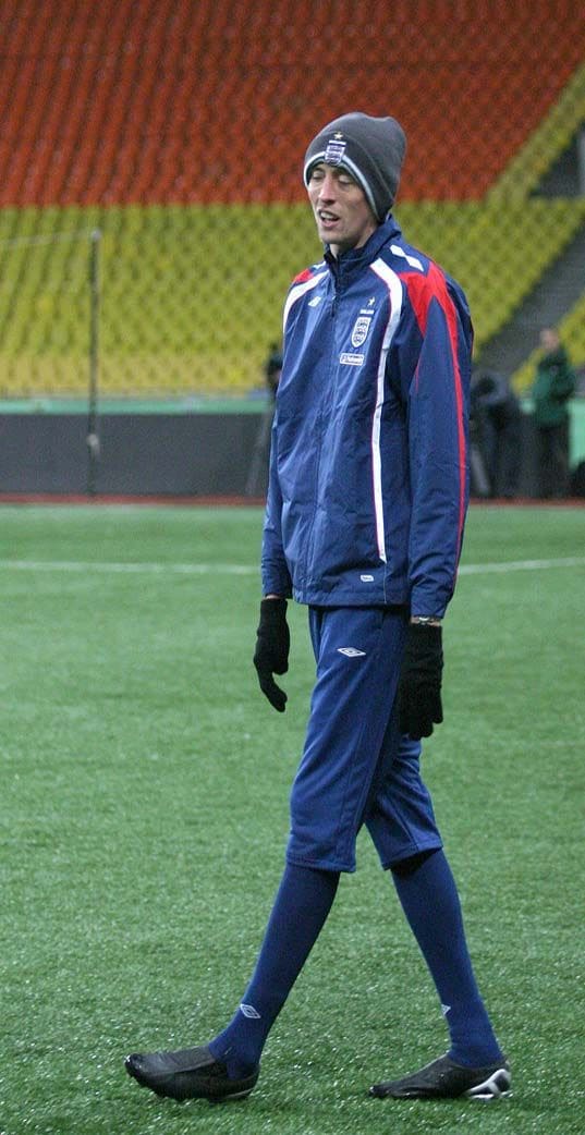 English footballer Peter Crouch is a classic ectomorph. Decades of soccer and pro training have still not made his calf muscles huge.