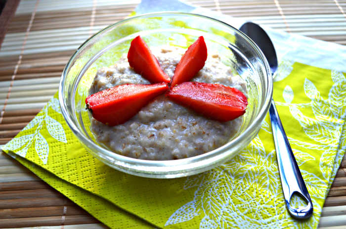A simple oatmeal breakfast can do more than just fill your tummy for the day. Oats have important nutrients that can heal, nourish and keep your nails looking beautiful.