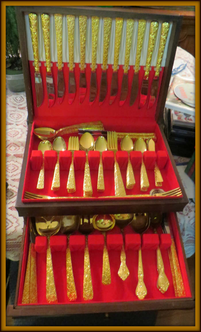 Cellini Romanesque Serving set for Sixteen. All the pieces are stamped on the back with the Cellini Romanesque logo and the date 1968. This pattern was expired in the year 1992. It is modern and clean and very elegant.