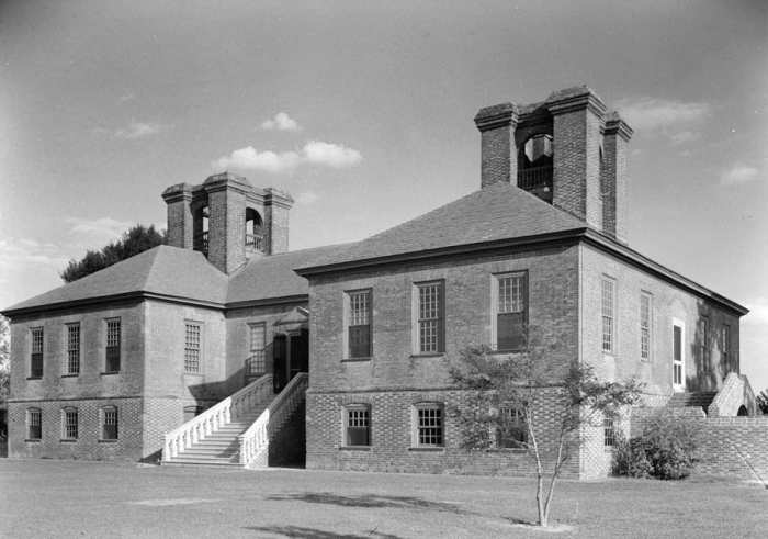 Lee married a wealthy second cousin, Matilda Lee, who inherited Stratford Hall, a red brick plantation house which included more than 2,000 acres on the Potomac River. Lee put heavy chains around doors of the plantation to keep out bill collectors.
