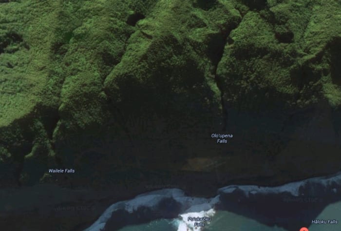 Oloʻupena Falls are located on a steep seaside cliff and are only accessible by helicopter or boat tour. You cannot walk to the falls.