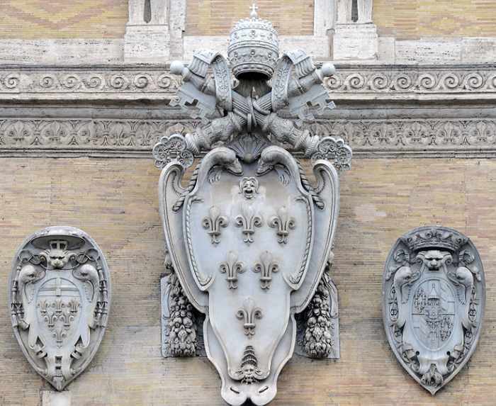 The coat of arms of Pope Paul III Farnese designed by Michelangelo, on the façade of Palazzo Farnese in Rome