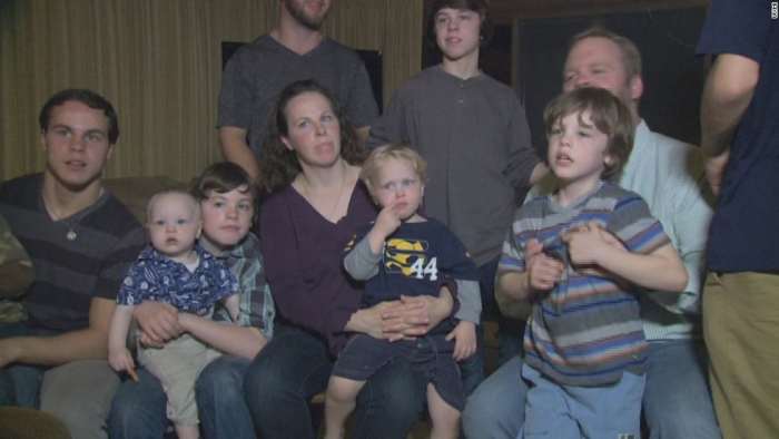 In less modern times,large/very large families were common as children were needed to work the farms.However,in the postmodern 21st century,large/very large families are rare. Most families are small or medium.