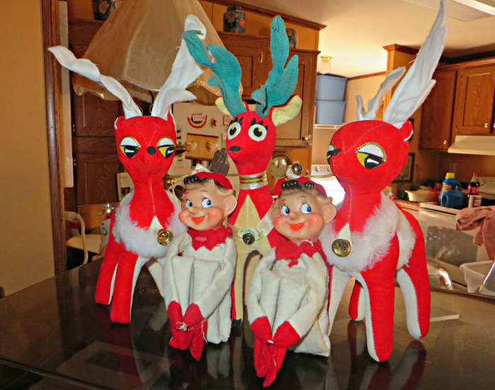 The remarkable Dream Pets holiday reindeer’s rapidly caught on as a great center pieces for coffee tables and dinner tables in the 1950s and 1960s. So the holiday Dream Pets became their own holiday decoration toy line inside the Dakin Company.