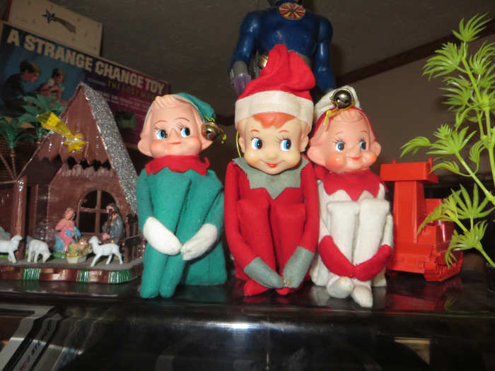 Looks like these three Knee Huggers are wanting to tell us something. I wonder what they have be up to. Probably more mischievous deed and pranks.