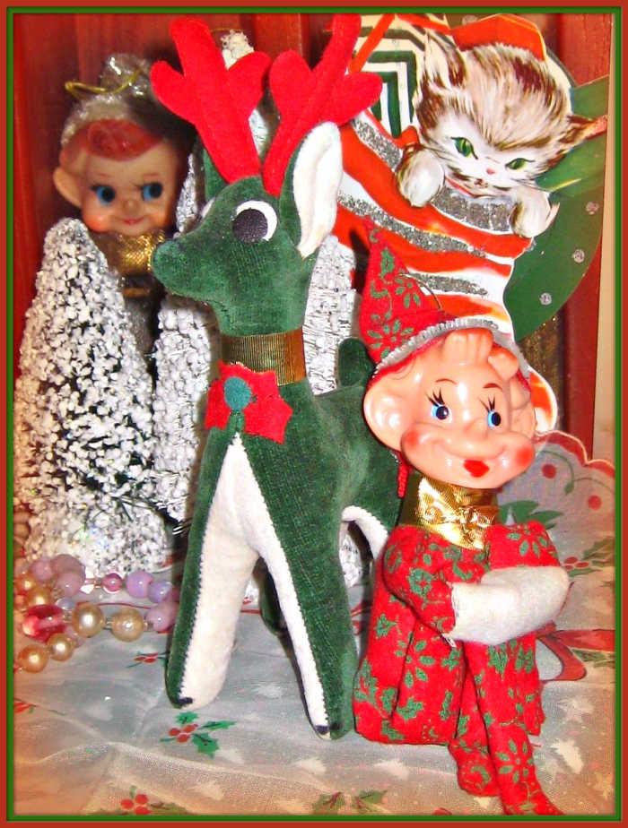 Here you have a fabulous and very fun vintage pixie and dream pet reindeer ready for the Holiday. He is a fancy red felt, and the reindeer is green velveteen, Dream Pet #424