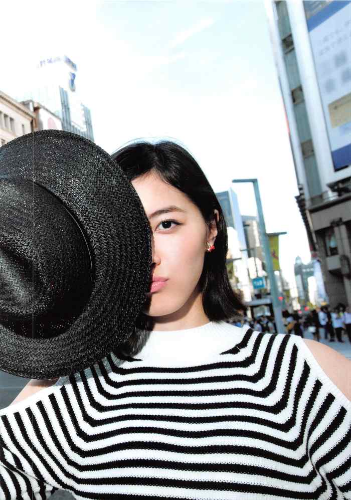 Is Jurina Matsui trying to look like the late Audrey Hepburn with this kind of fashion sense? This is such good style!