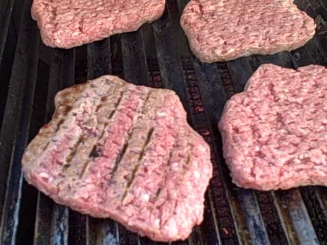 After only :15 seconds you can clearly see the different effect of high radiant heat where the cooking grates are and are not.