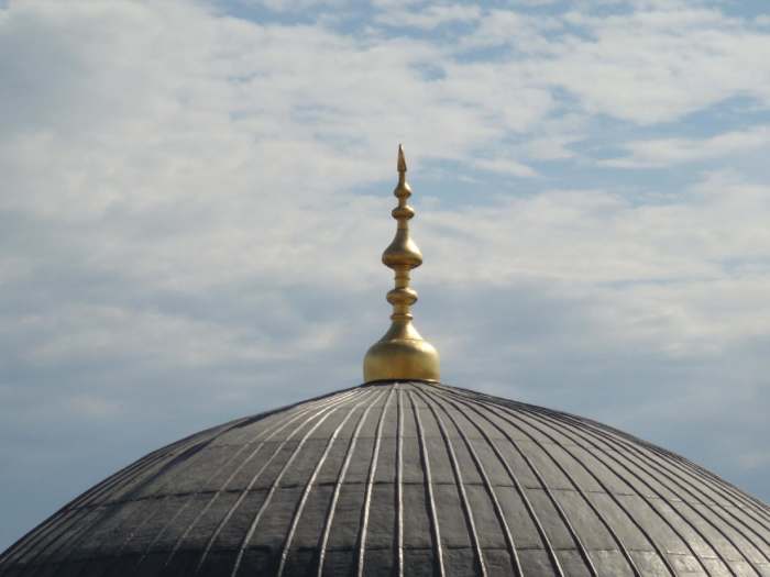 It's been difficult to choose one image among the many of Istanbul to represent the city. I'm not sure this is the right one because Istanbul is about a lot more than mosques. I hope it's a heart-warming opener, though.