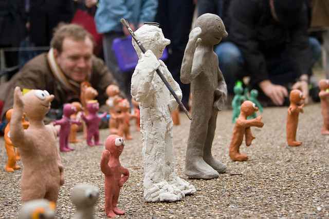 guerilla-art-crafts-gallery-cool-street-artwork-and-installations