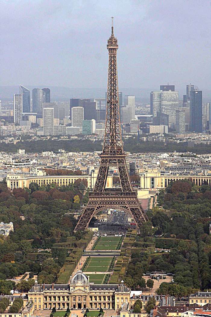 The Eiffel Tower photographed from the Montparnasse Tower to the south - you can ascend Eiffel's Tower itself to take photos, but 'Tour Montparnasse' is a better alternative for shooting bird's eye pictures (see also Page 2)