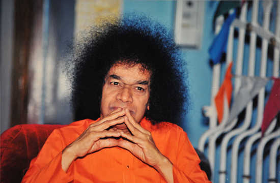 Gazing into the distance.... and beyond... This was a rare moment when I felt that Swami was 'there' and yet 'elsewhere' too!