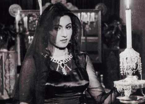Madhubala in movie Mahal