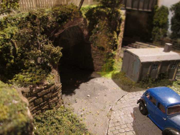 Underpass is made up of Wills' coarse stone, scribed on the back and bent over to form the tunnel between 2 X 1 pine wood block offcuts