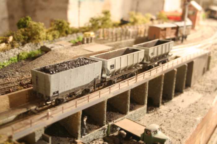 Coal depot, scratch-built with Wills' 'timber' decking, double-thickness plain plastic cut to cell wall size, overlaid with Wills' stone. Timber wall by the slope is also Wills', cut to measure.