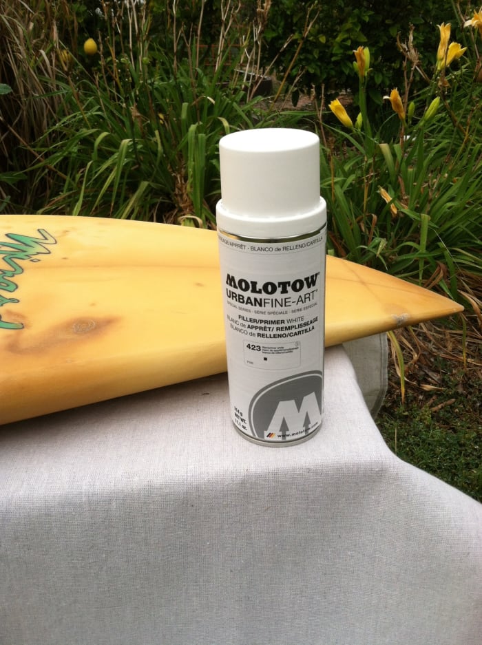 I used Molotow filler/primer, a great primer that feels just a tiny bit toothy. Like gesso in a can.