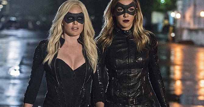 Caity Lotz (left) and Katie Cassidy (right) as Sara Lance (Canary) and Dinah Laurel Lance (Black Canary)