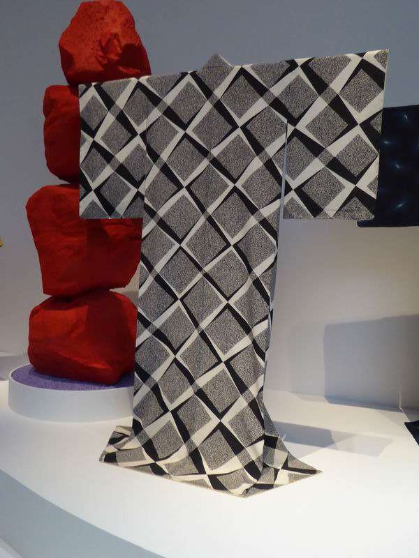 Kimono "Beyond" by Moriguchi Kunihiko. Image by Frances Spiegel with permission from V&A Museum. All rights reserved.
