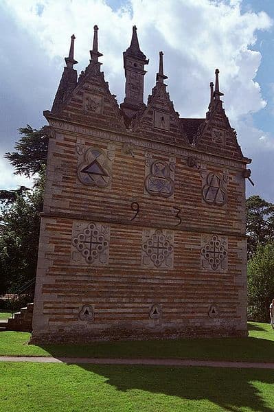 Licensed under Creative Commons. See: http://en.wikipedia.org/wiki/File:Rushton_Triangular_Lodge_BY_ROBERT_KILPIN.jpg