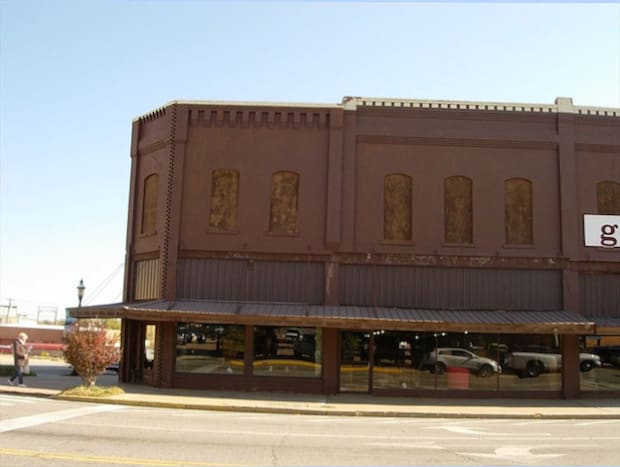 Enid, Oklahoma - Grand Avenue Hotel in 1903, upstairs behind boarded windows are rooms, one of which was where John Wilkes Booth possibly committed suicide.
