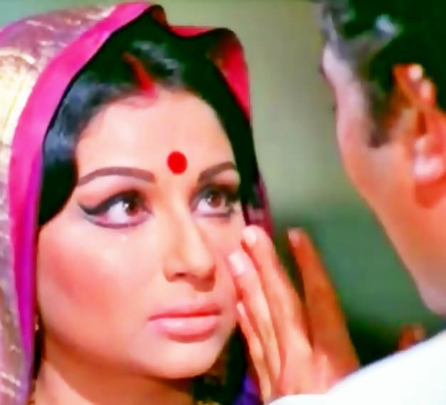 Sharmila Tagore & Rajesh Khanna in Kuchh to log kahenge ...: A great number enacted by one of the all time greatest on-screen pairs of Bollywood