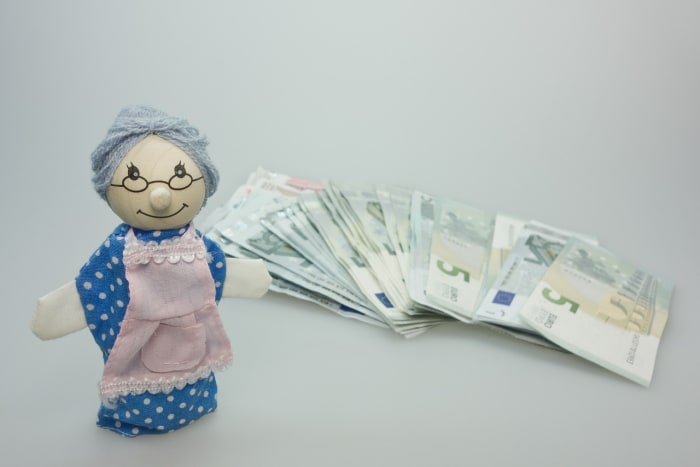 How much money do you want to have saved up before you retire? Check out these tips for reaching your goal!