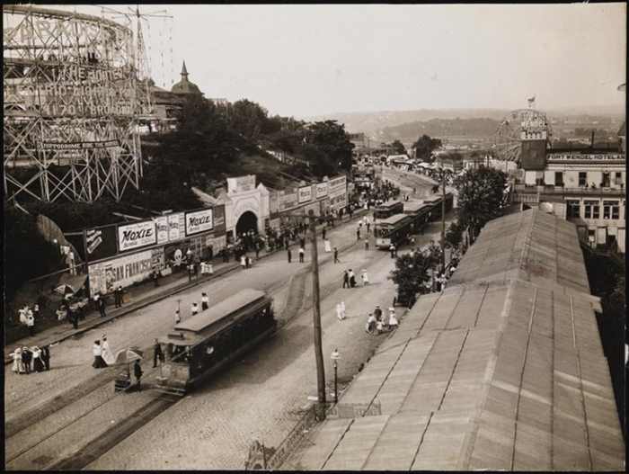 Another view of Amsterdam Ave in Fort George's amusement district. Hard to believe that all of this was once in Manhattan.
