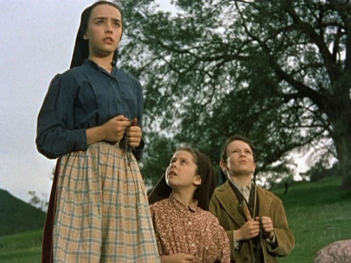 Susan Whitney as Lucia, Sherry Jackson as Jacinta, and Sammy Ogg as Francisco